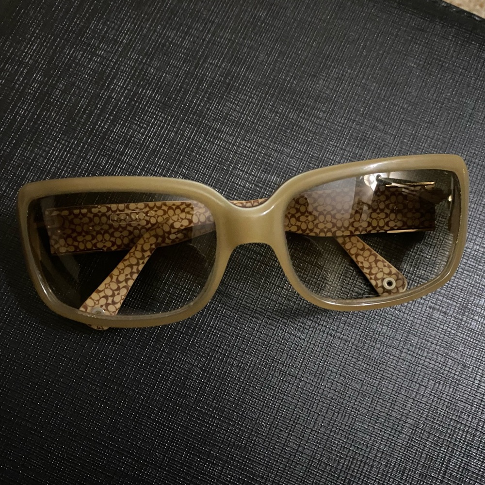 Coach Women’s Sunglasses Preowned with Protective case